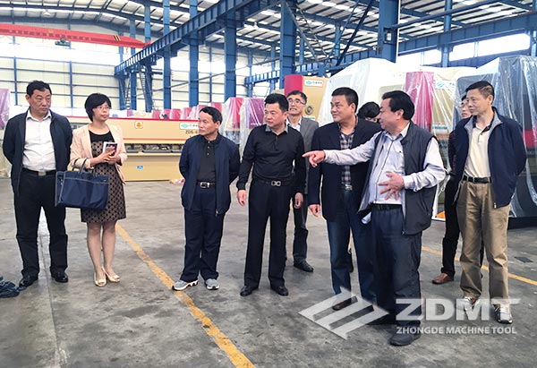 馬鞍山市政協(xié)副主席魏正平來我公司參觀考察2 馬鞍山市政協(xié)副主席魏正平來我公司參觀考察2