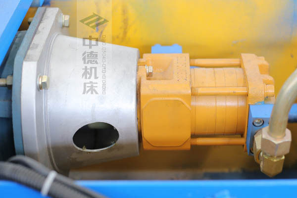 ZDPK-10032采用國內一流品牌電機及油泵,動力強勁,噪音低 ZDPK-10032采用國內一流品牌電機及油泵,動力強勁,噪音低