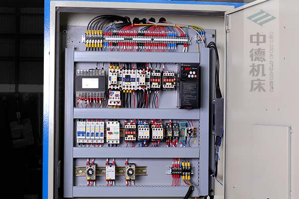 ZDS-2032采用正品電氣元件,裝有變頻驅(qū)動(dòng),控制精確,穩(wěn)定耐用壽命長.jpg ZDS-2032采用正品電氣元件,裝有變頻驅(qū)動(dòng),控制精確,穩(wěn)定耐用壽命長.jpg