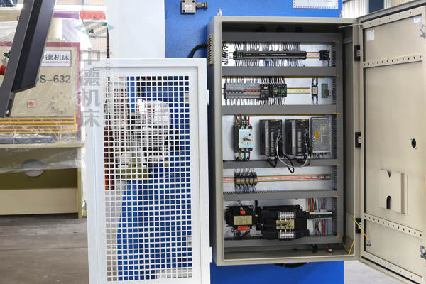 ZDPK-4015采用法國(guó)進(jìn)口施耐德元?dú)饧垢蓴_,穩(wěn)定耐用壽命長(zhǎng).jpg ZDPK-4015采用法國(guó)進(jìn)口施耐德元?dú)饧垢蓴_,穩(wěn)定耐用壽命長(zhǎng).jpg