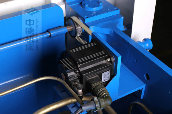 ZDPK-4015配有Y軸伺服定位功能,能精確有效提高Y軸精度,并使工作效率明顯提高.jpg ZDPK-4015配有Y軸伺服定位功能,能精確有效提高Y軸精度,并使工作效率明顯提高.jpg